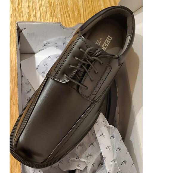 BRAND NEW in Box - Mens Dress Shoes size 9 - Picture 1 of 5